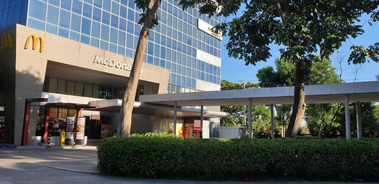 Mactan Newtown With Sun Set And Garden View Apart otel Cebu Dış mekan fotoğraf